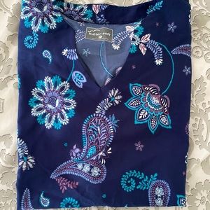 Buttersoft scrub top, sz XL, super cute!